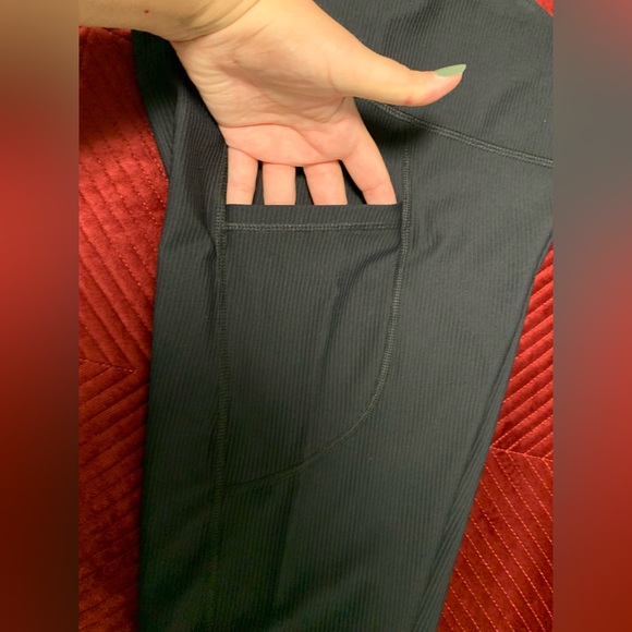 Old Navy Active Powersoft black, ribbed high-rise leggings - Picture 8 of 16